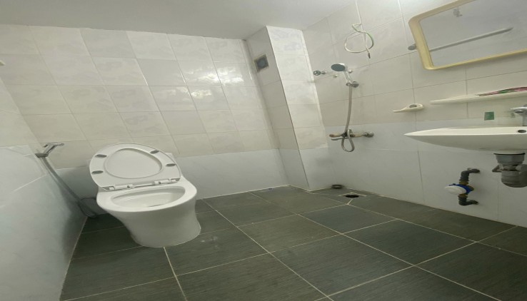 TÔI CẦN CHO THUÊ CẢ TÒA BIỆT THỰ TÂY NAM BÁN ĐẢO LINH ĐÀM, 4 TẦNG, 180M2, 7 PHÒNG, 7 WC, GIÁ 35TR